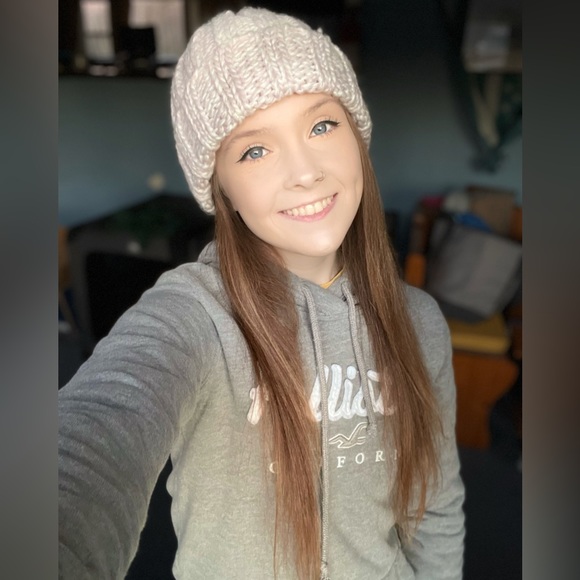 Meet your Posher, Gaby - Picture 3 of 3